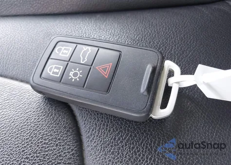 2016 Volvo Xc60 T5 Premier из США, поврежденный, VIN YV4612RK4G2782953